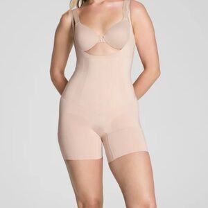 SPANXsculpt™ OnCore
Open-Bust Mid-Thigh Bodysuit Size XL